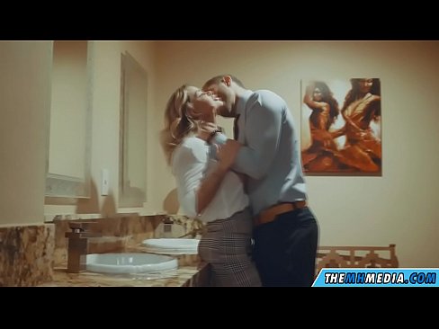 ❤️ כשבלונדינית חזה מפתה אותך בשירותים ציבוריים ❌ פורנו קשה ב-iw.online4sex.ru ❌️❤